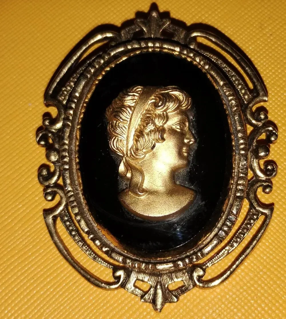 Vintage Black Glass Cameo Brooch Victorian Revival Gold Tone 2.25